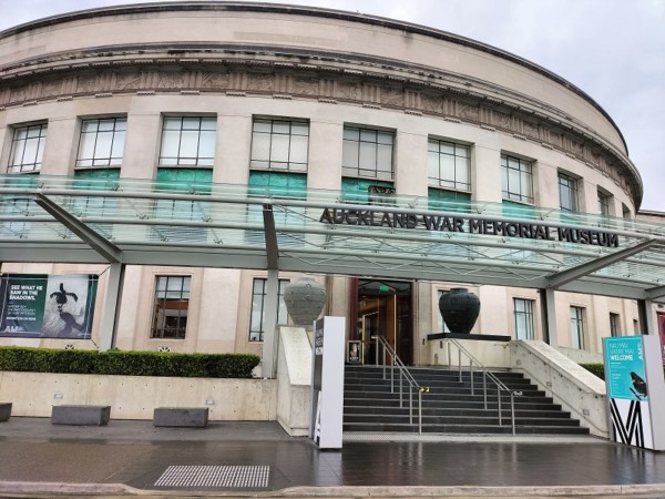Auckland Museum atrium pick up location